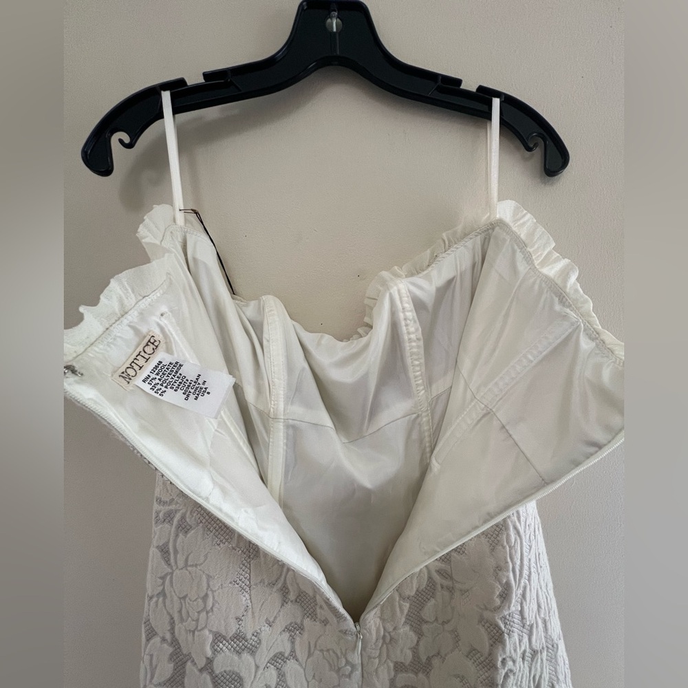 Creamy white strapless  Lace Dress - Picture 11 of 12